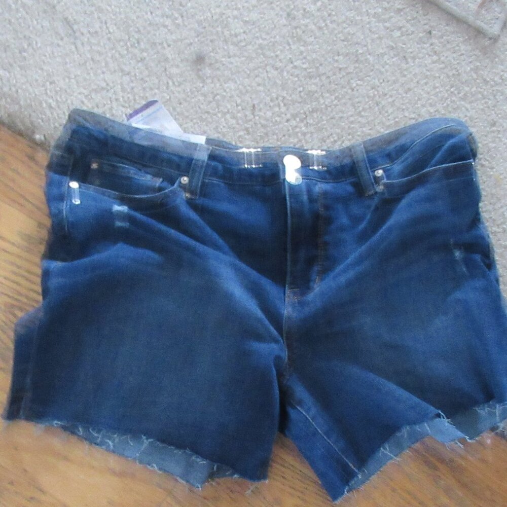 Seven7 Women's Sz 16 Weekend Denim Short  Blue new nwt
